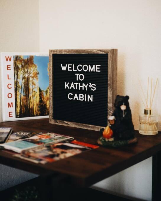 Kathys Cabin, King Bed, Hot Tub, Near-Nau & Downtown Attractions, Perfect Year-Round Mountain Getaway Flagstaff Extérieur photo